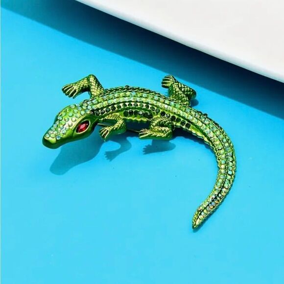 🐊 Betsey Johnson stunning sparkling alligator brooch 🐊 - Picture 1 of 5
